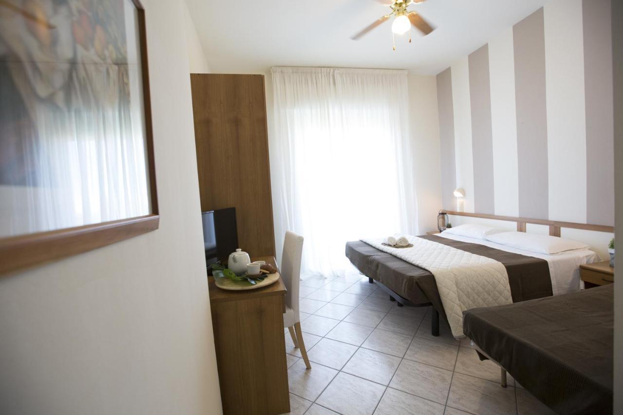 Hotel Esplanade Rimini Kültér fotó